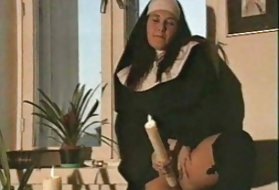 Sex porno foto lumânare arde porno in gura vomita