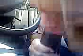 Parodie porno online amatori în profunzime a capului de sex oral în timp ce conduceți mașina