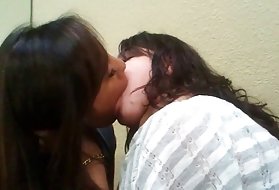 Cel mai bun porno, camera ascunsa lesbiene kiss - 2 porno cu normal țâțe