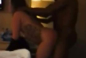 Inselat sotia devine futut în timp ce soțul ei este setarea. înșelăciune porno pe tren rusă