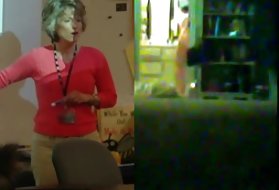 Obraznic mama fetele se masturbeaza pe ascuns cu camera foto
