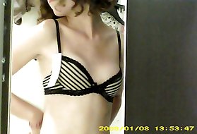 În vestiar ascunse cam - topless bruneta piept mic dressing